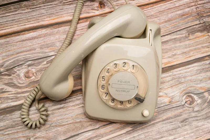 The Kitchen Phone That Made Everyone Wait Their Turn — And Why That Actually Mattered